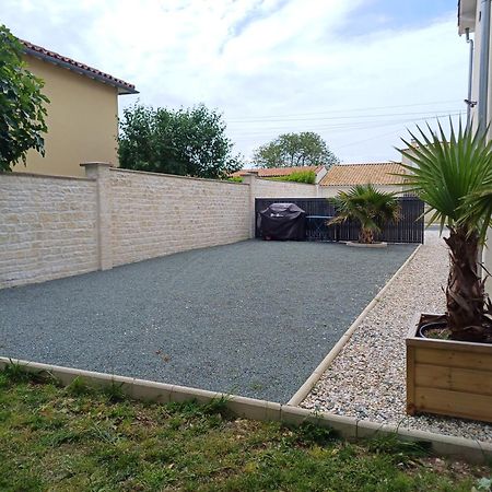 Le Lion D'Or Bessines Exterior foto
